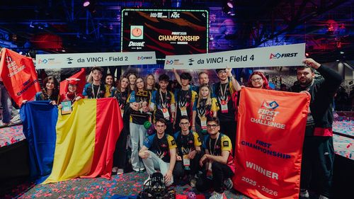Echipa de robotică „Velocity” a Colegiului „Gh. M. Murgoci” din Brăila a câştigat Campionatul Mondial FIRST Tech Challenge, în America
