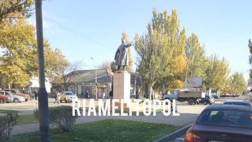 Autorităţile ruse de ocupaţie au repus pe soclu o statuie a lui Lenin la Melitopol / Ucraina a desfiinţat multe statui ale lui Lenin în urma revoluţiei din 2014, care a dus la destituirea unui preşedinte pro-rus