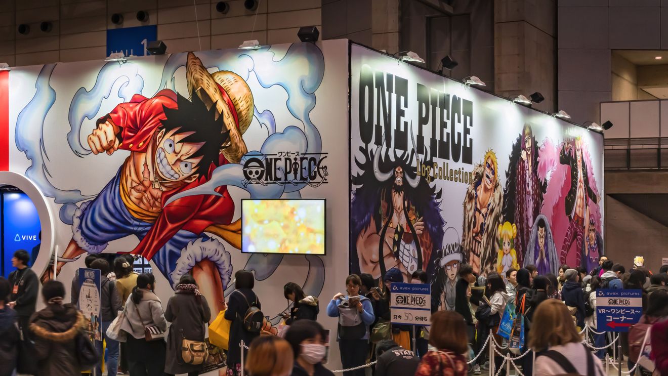 Noul simbol al protestelor generației Z: Un steag al piraților făcut celebru de serialul japonez manga “One Piece”