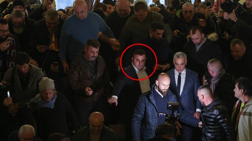 Cine este Cătălin Berenghi, bărbatul care a amenințat-o pe judecătoarea Cristina Ardeleanu în procesul lui Călin Georgescu împotriva CCR: Fost luptător în Legiunea Străină, a îngropat carcase de porc pe locul unde urma să fie ridicată o moschee, familie cu achiziții directe de la MApN și STS