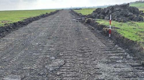 Zeci de foste aşezări umane, descoperite în județul Buzău, unde se ridică un parc eolian / Sunt vechi de cel puțin 2 mii de ani / ”Locuinţele semănau cu cele pe care le cunoaştem de la străbunici, în sistem paiantă, pe structură de lemn şi îmboldite cu lut”