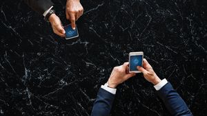 UE vrea ca aplicaţiile mobile de depistare a contactelor şi de avertizare să fie instalate în mod voluntar/ Acestea trebuie să respecte regulile privind protecția datelor și a vieții private