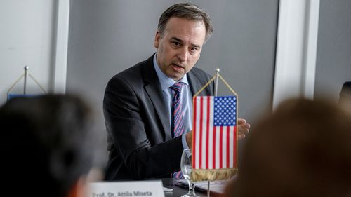 Ambasadorul american la Budapesta reproşează guvernului Orban că „nu ţine cont” de interesele aliaţilor din NATO: „Această nepăsare este evidentă atunci când premierul îl îmbrăţişează pe Putin”