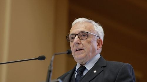 Ce venituri are conducerea BNR. Mugur Isărescu a obținut anul trecut 1,18 milioane lei din salariu și pensie