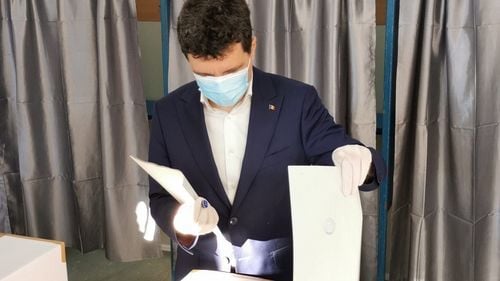 Nicușor Dan: Am votat cu sete, să scoatem caracatița de interese și neamuri din Primăria București. Îi invit pe bucureșteni să dea un vot util