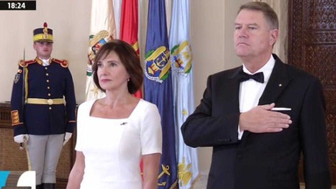 Iohannis, la recepția de Ziua Națională: Marile izbânzi ale națiunii sunt posibile dacă suntem uniți, nu dezbinați, dacă avem aspirații înalte, nu meschine, dacă ținem aproape națiunile prietene civilizate, nu dacă ne izolăm de ele