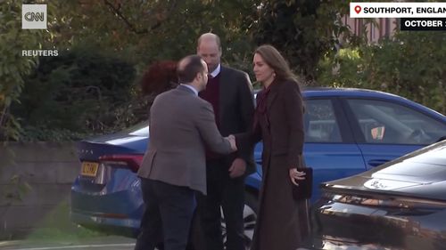 Kate s-a alăturat prințului William pentru prima sa apariție publică de la încheierea tratamentului împotriva cancerului / Vizită în Southport, în nord-vestul Angliei, la familiile îndoliate ale celor trei copii uciși într-un atac cu cuțitul