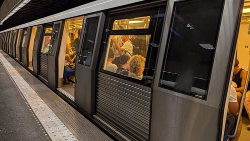 Metrorex anunţă modificări în circulaţia trenurilor de metrou pe Magistrala 4 Gara de Nord 2 – Străuleşti, ca urmare a lucrărilor la Magistrala 6 spre Otopeni / Pasagerii vor fi transbordaţi la staţia Jiului
