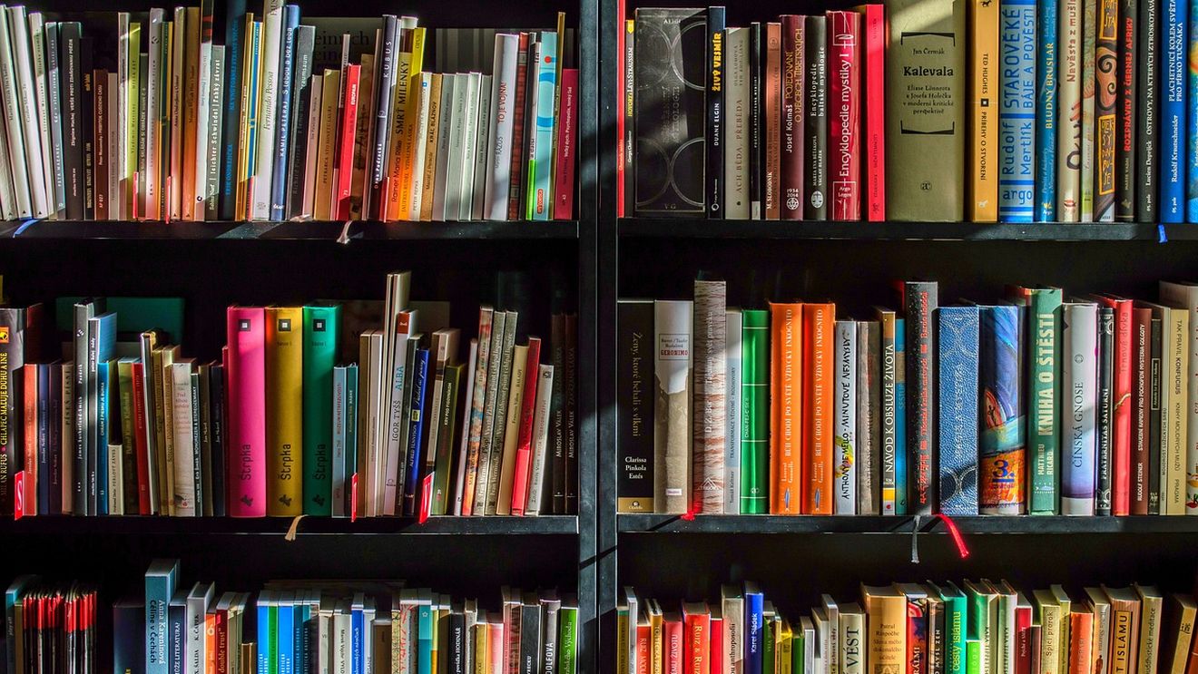 Cine sunt cei 13 scriitori, nominalizaţi pe lista lungă a Booker Prize 2025