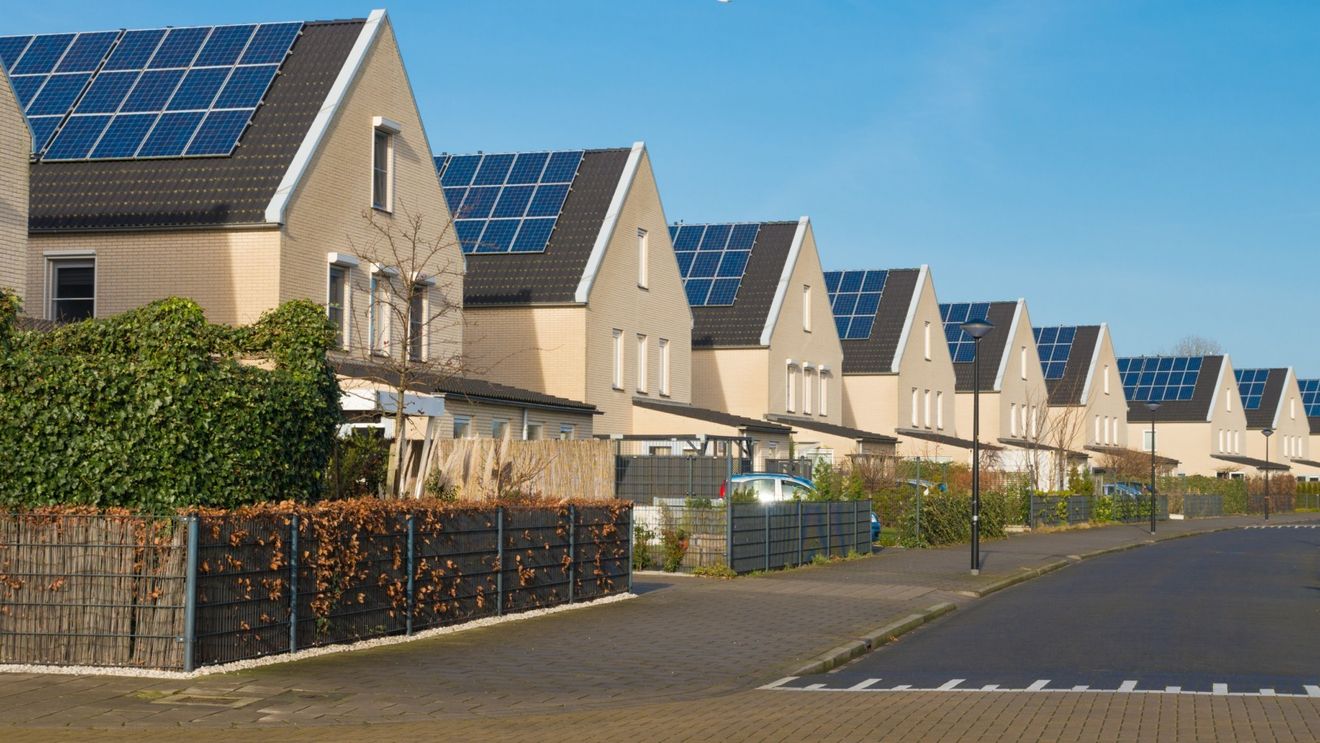 Program nou pentru instalarea de panouri fotovoltaice cu bani prin PNRR. Care sunt condiţiile şi ce valoare au voucherele