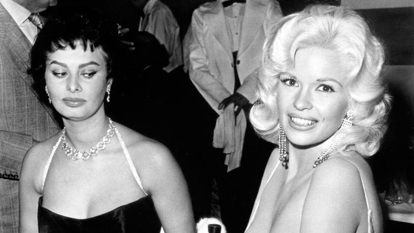 Jayne știa exact ce face”: Povestea uitată din spatele celui mai faimos „side-eye” din istoria Hollywoodului