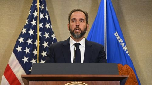 Procurorul special Jack Smith îşi suspendă procedura penală împotriva lui Trump cu privire la păstrarea unor documente clasificate la Mar-a-Lago
