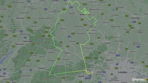 Omagiu inedit adus reginei Elisabeta în scop caritabil: O femeie pilot a format conturul profilului suveranei pe hartă printr-un zbor de două ore / Portretul format pe FlightRadar are 105 kilometri lungime şi 63 kilometri lăţime