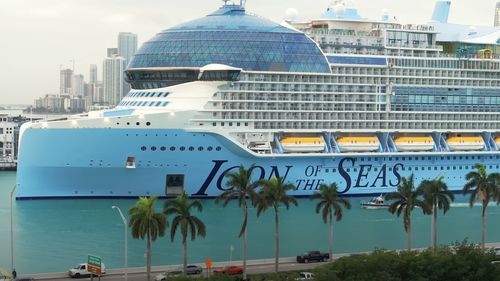 Dimensiunea croazierelor s-a dublat din 2000: Un ONG solicită o taxă de 50 de euro pentru a reduce emisiile "scăpate de sub control/ Adăugarea taxei pe biletele de croazieră ar aduce venituri de 1,6 miliarde de euro la nivel mondial - și 410 milioane de euro numai în Europa