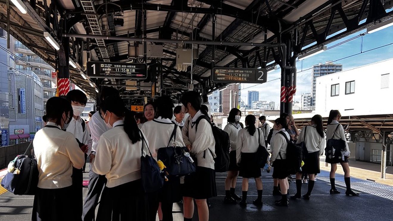 Un elev de 15 ani de la o școală din Japonia a fost arestat după ce și-a înjunghiat doi colegi cu un cuțit