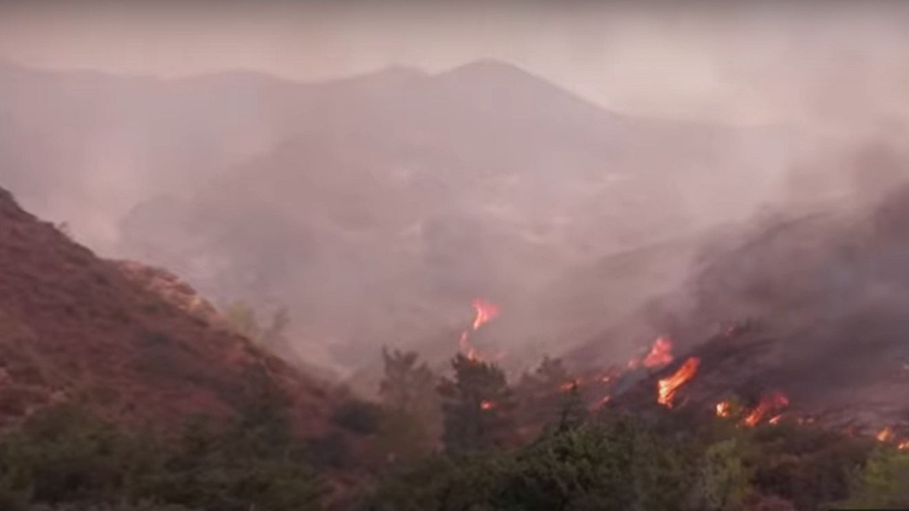 Franţa trimite 180 de pompieri să lupte împotriva incendiului care se apropie de Atena
