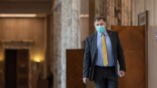 SURSE Ședință tensionată în coaliție. Ministrul Alexandru Rafila respinge decizia de nu impune Certificatul Covid pentru angajați