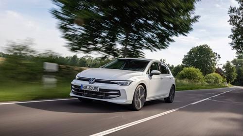 Volkswagen reanalizează planul de mutare a producției modelului Golf în Mexic / Întârzierea platformei SSP și presiunile financiare ar determina continuarea producției la Wolfsburg