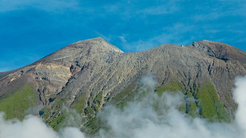 Şcoli închise şi localnici evacuaţi din cauza erupţiei vulcanului Kanlaon din Filipine