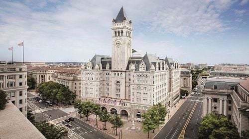 Compania familiei Trump, care administrează Hotelul Trump International, solicită ajutor de la guvernul american din cauză că nu mai poate plăti chiria clădirii din centrul Washingtonului