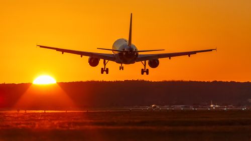 5 strategii eficiente pentru a face față anxietății de zbor