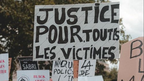 Crimele din motive rasiste, în creștere în Franța, determină autoritățile să reconsidere ceea ce poate fi catalogat drept terorism
