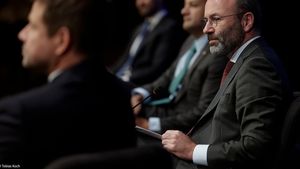 Manfred Weber, o nouă repoziționare în nici 24 de ore: ”România aparține spațiului Schengen! Sunt extrem de dezamăgit de rezultatul negativ, nu este drept”/ Inițial, șeful PPE a legat veto-ul Austriei de slăbirea UE în fața Rusiei, apoi l-a ”sprijinit” total pe cancelarul Nehammer