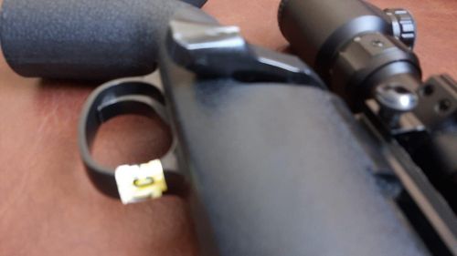 Focuri de armă airsoft în Sectorul 6 al Capitalei/ Nu sunt victime/ Poliţiştii caută persoana care ar fi tras înspre o maşină parcată, care a fost avariată