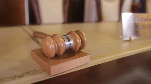 CCR a respins, ca neîntemeiată, sesizarea Avocatului Poporului privind constituirea completurilor specializate de judecată: Legiuitorul poate înființa el însuși completuri specializate sau poate acorda această competență Înaltei Curți