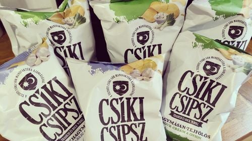 Producţia chipsurilor Csiki, oprită de autorități deoarece sunt produse în „Ţinutul Secuiesc” în loc de „România”