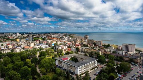 Primăria Constanța taie sporurile și tichetele de vacanță ale angajaților și blochează posturile și promovările. Măsurile sunt o urmare a crizei COVID-19