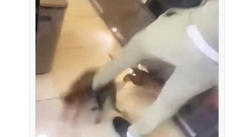 VIDEO Fotbalistul Kurt Zouma spune că are "remuşcări" după ce şi-a maltratat pisica: Evident că am făcut ceva foarte greşit şi încă îmi cer scuze pentru ceea ce am făcut