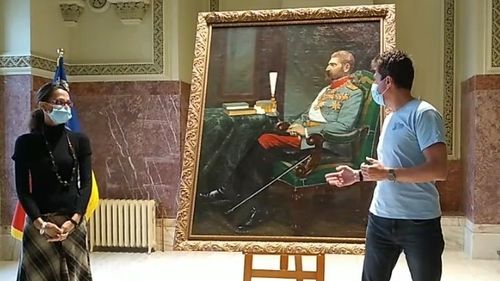 Un tablou cu Regele Ferdinand, ascuns zeci de ani într-un depozit, expus la Muzeul Național al Unirii din Alba Iulia