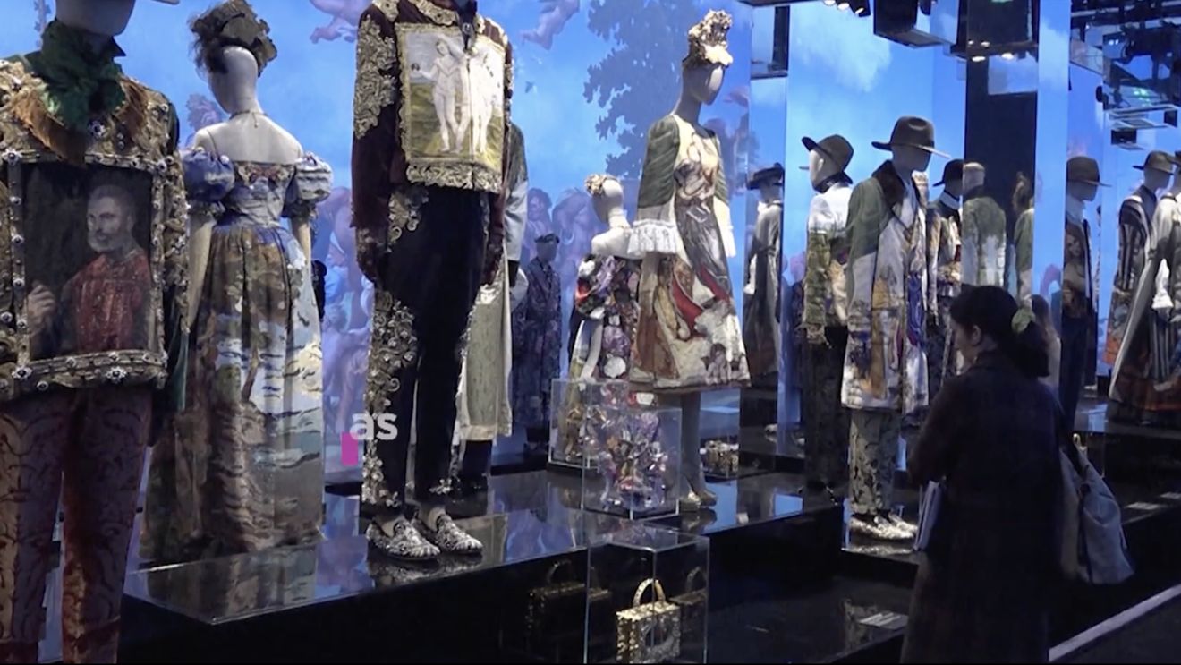 Pentru prima dată în istoria brandului italian de 40 de ani, Dolce & Gabbana expune în capitala franceză a modei
