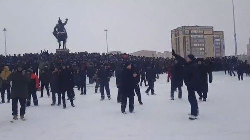 Rusia îndeamnă la „dialog” în Kazahstan, fostă republică sovietică, și se opune „revoltelor de stradă și încălcării legilor”: „Urmărim îndeaproape evenimentele din ţara vecină şi frăţească”