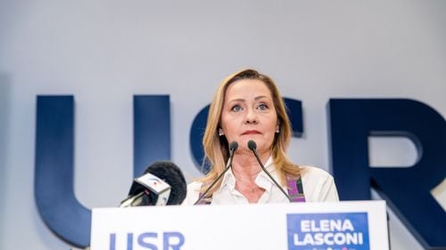 Elena Lasconi: Dacă voi trimite 45% din oameni acasă, pot să pun lacăt pe Primărie / Primarul din Câmpulung a fost primul candidat la alegerile prezidențiale care a venit cu propunerea ca Ilie Bolojan să fie premier
