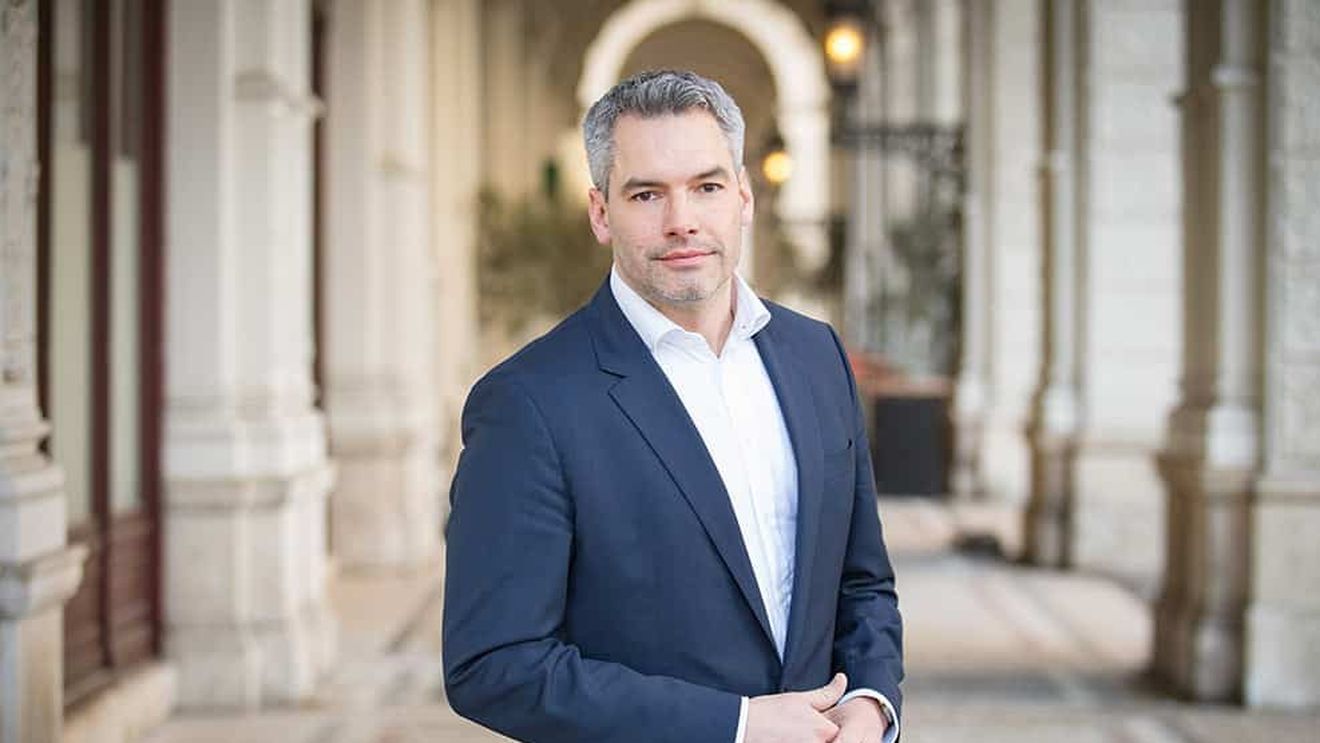 Cancelarul austriac Karl Nehammer, vaccinat complet şi cu un ”booster”, testat pozitiv de covid. El nu are simptome