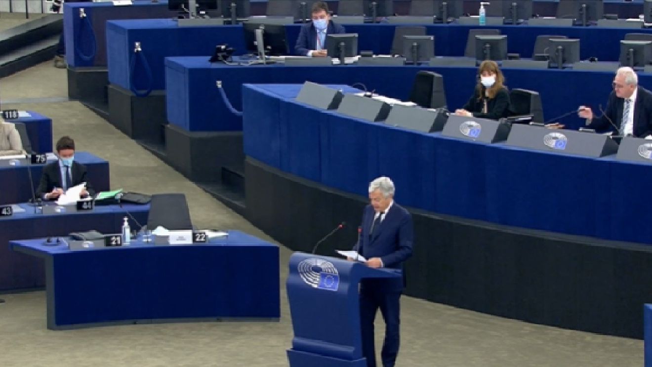 Comisia Europeană încurajează statele UE să elibereze deja certificatele de călătorie / Comisarul pentru Justiție: Nu ne permitem un blocaj uriaș la 1 iulie