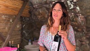 VIDEO Primul vin de cireșe din lume/ Cel sec merge perfect cu carne sau pește. Cel dulce este fermentat prin proceduri speciale și este minunat lângă brânzeturi sau ciocolată