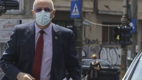 SURSE Bărbatul care l-a amenințat cu moartea pe Raed Arafat a fost reținut de polițiști. El va fi cercetat sub control judiciar