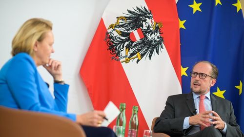 Ministrul de Externe Alexander Schallenberg îl înlocuiește pe Sebastian Kurz în funcția de cancelar al Austriei/ Schallenberg depune luni jurământul