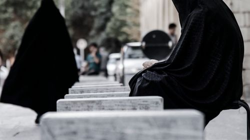 Trei femei care au sfidat guvernul taliban, după ce acesta a început să impună restricții asupra libertății femeilor, expun abuzurile la care au fost supuse