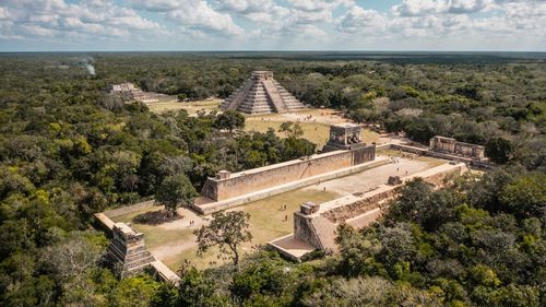 Dovezi ale sacrificării ritualice a unor băieţi gemeni, descoperite în situl mayaş Chichen Itza, un important oraș străvechi din peninsula Yucatan /