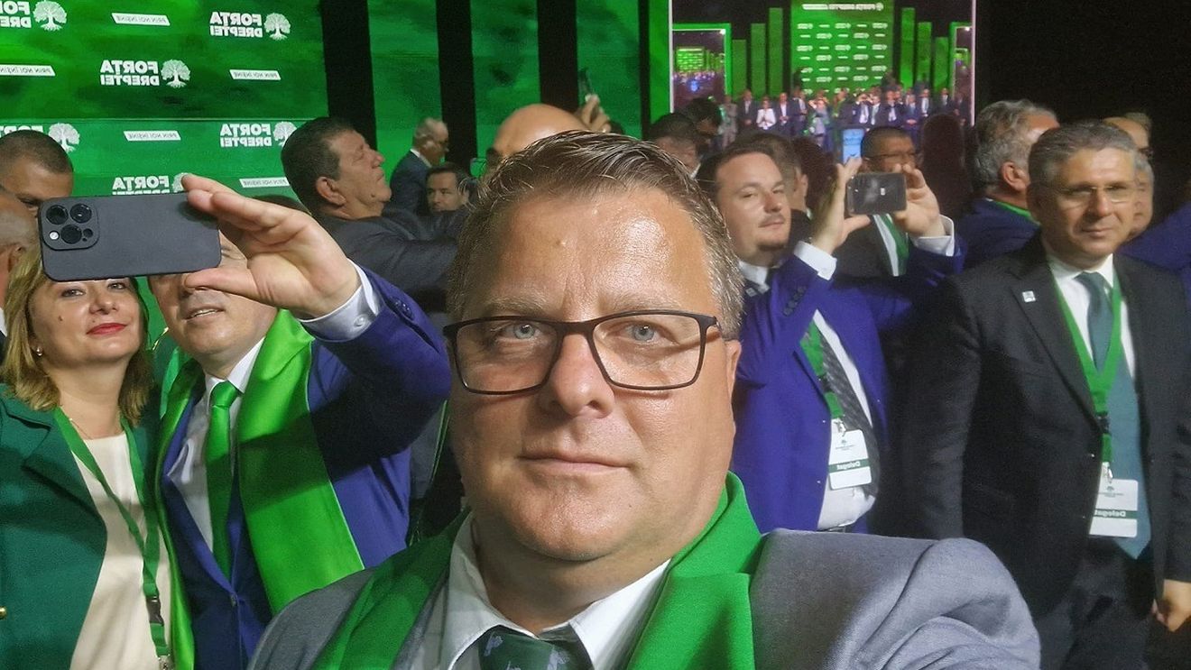 Un deputat ales pe listele AUR și care a trecut la Forța Dreptei, trimis în judecată de DNA / Procurorii îl acuză, între altele, că în perioada în care era primar al unei comune din Alba a pus angajați ai instituției să lucreze la construcția unor case ale sale