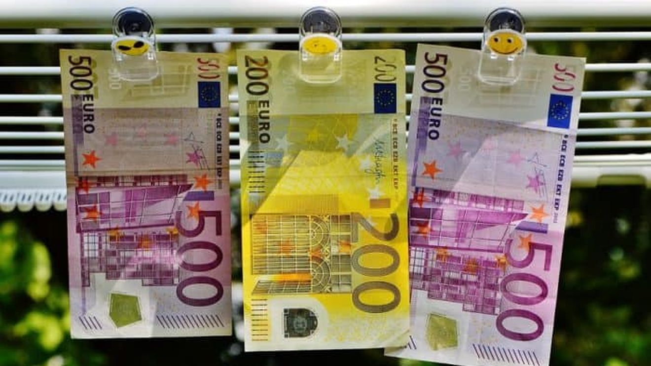PNL şi USR au sesizat Curtea Constituţională pe legea privind combaterea spălării banilor