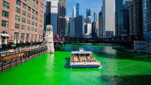 VIDEO De ce Chicago își colorează râul în verde de Ziua Sfântului Patrick/ Cum afectează asta râul și cum are loc colorarea/ Imagini impresionante din inima SUA