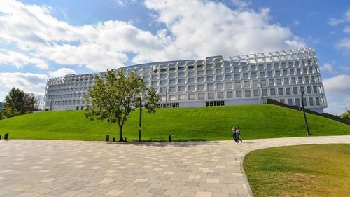 Sala polivalentă de 20 de mii de locuri cu 138 de milioane de euro în Bucureşti. Liberalii atrag atenția că, la Cluj, sala cu 10 mii de locuri a costat 15 milioane de euro