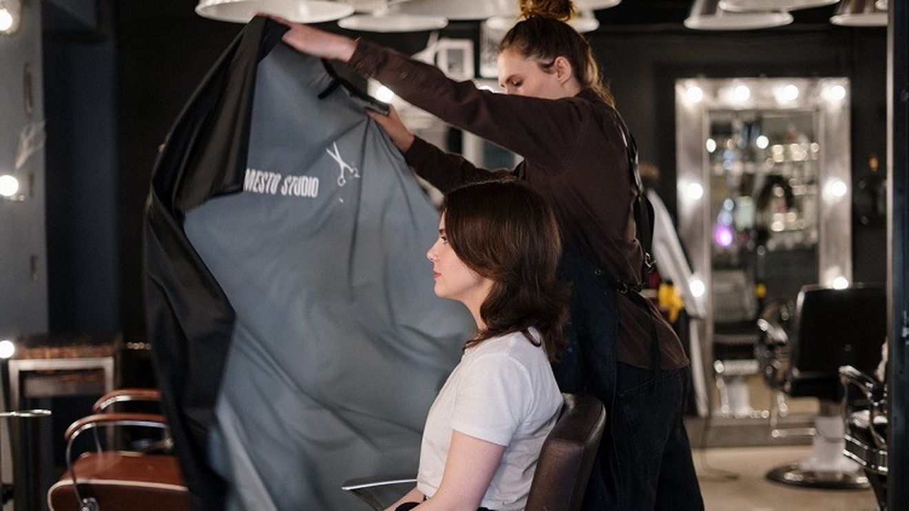 Afacerile din serviciile de coafură şi înfrumuseţare au sporit cu 18,7% în primele şase luni