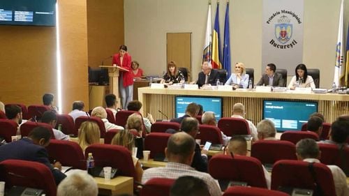 Consiliul General a votat din nou înființarea celor două companii energetice în Capitală. Pentru a întruni numărul de voturi, cvorumul a fost redus prin demisia unui consilier PMP