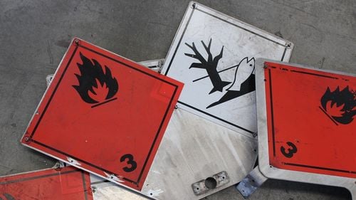 Societate amendată în Gorj cu 50.000 de lei pentru poluarea solului cu amestec ţiţei şi apă sărată / Poluarea s-ar fi produs din cauza unei avarii la un colector de pompare